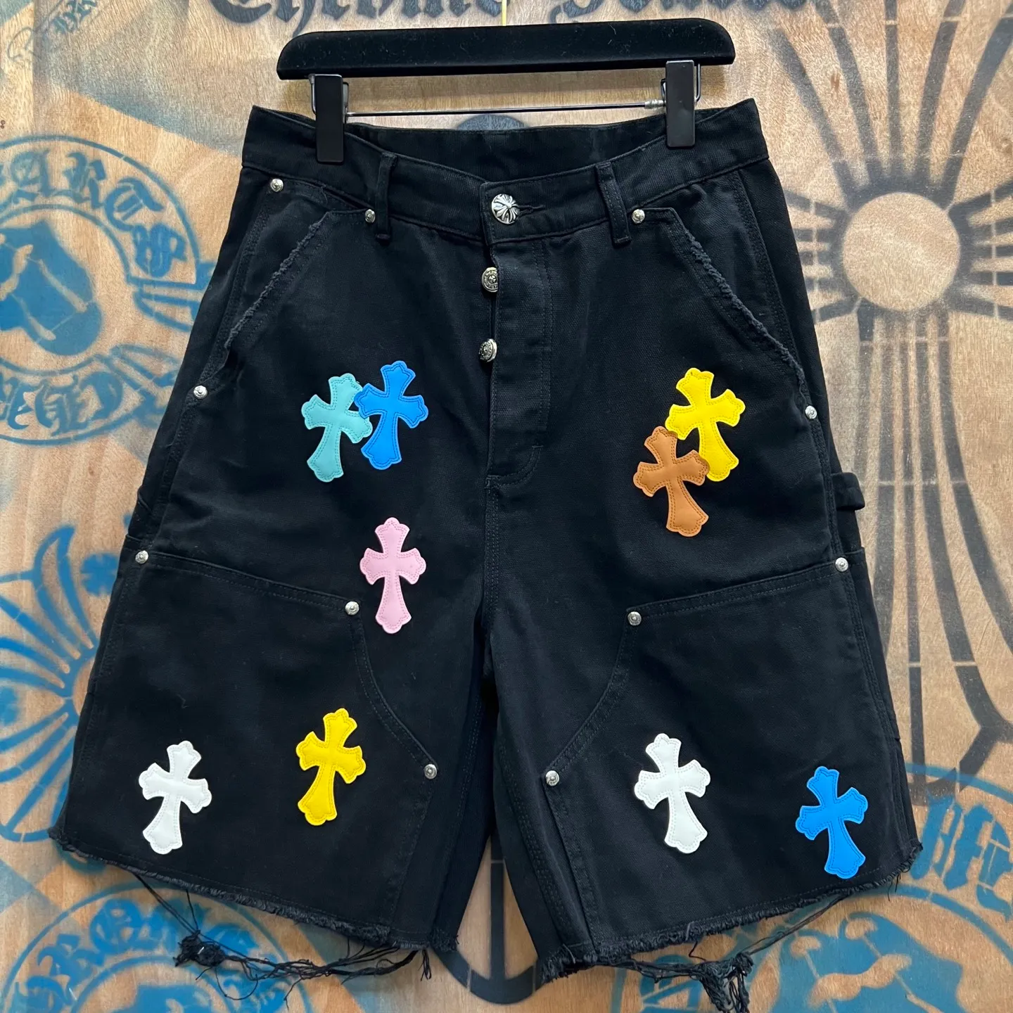 P520 chrome hearts limited series new city limited jeans Chrome Hearts city limited denim shorts vintage levis American made 501 505 517 base version remake Levis American made 501 base version imported sheepskin 925 silver remake Customers provide waist and pants length or height and weight. The studio will select the most suitable base version for you to remake. There are many people doing remakes in the market. Don’t belittle or comment. The difference is visible to the naked eye. See and compare for yourself #CHROME HEARTS Unisex style
